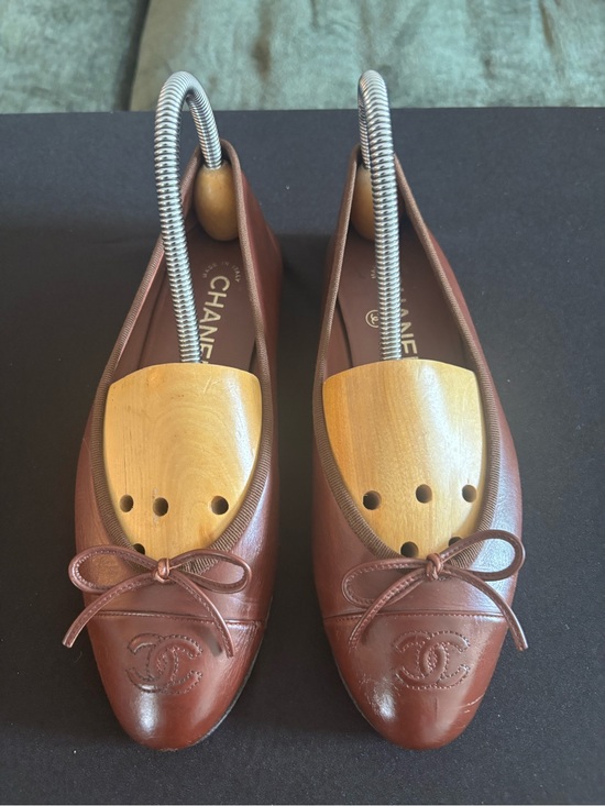 CHANEL Shoes - Chanel Brown Size 38/7 Slip On Ballerina Flats With CC Logo and Small Bow Detail